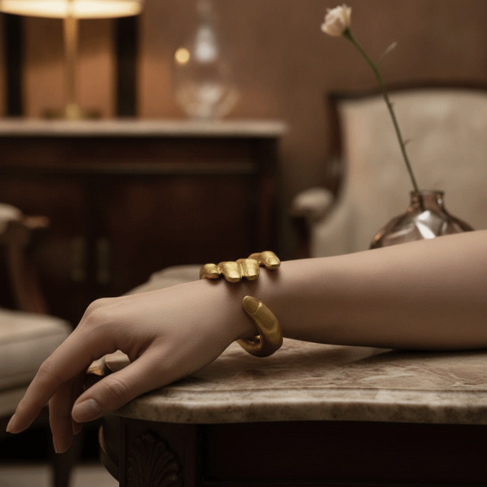 Luxury Lifestyle Photography - Bransoletka na dłoń z 5 palcami,