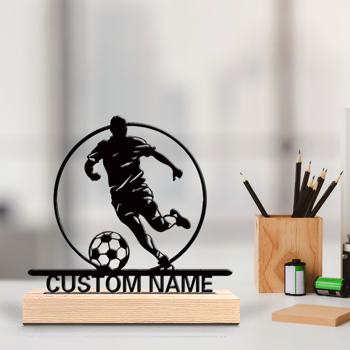 Personalized Engraved Gift - Metalowa statuetka piłkarza z imieniem, drewniana